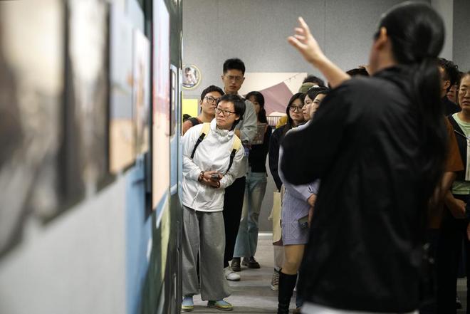 “环行地”摄影社区年展：聚焦平凡人的摄影梦想与实践，走进“环行地”摄影社区年展：看摄影背后的人和故事