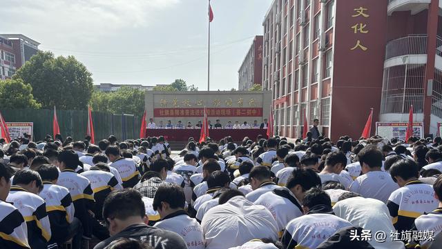 社旗县二中：法治宣讲助力青少年成长，校园欺凌防范：社旗县二中的法治教育课