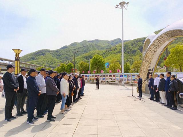 庆祝中华全国总工会成立100周年全国职工摄影展在佛坪启幕