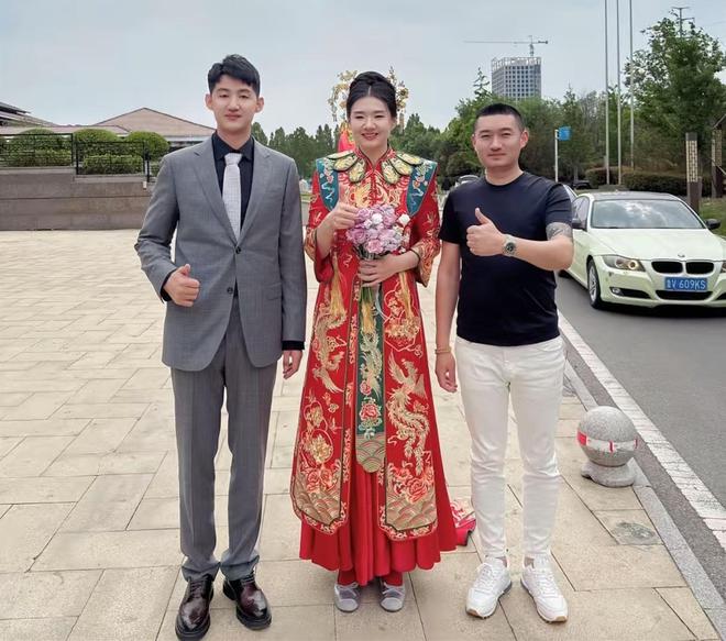 杨方旭婚礼：前女排冠军的幸福时刻，30岁杨方旭大婚，众多排球人见证