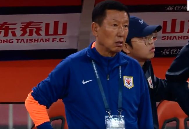 中超|齐鲁德比泰山1：1战平海牛，赛后球迷高喊崔康熙下课