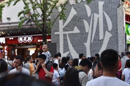 记者手记：营收账单里的节日消费之变
